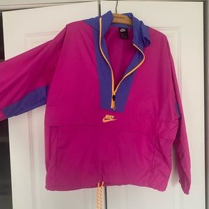 Nike Unisex Vintage style windbreaker!